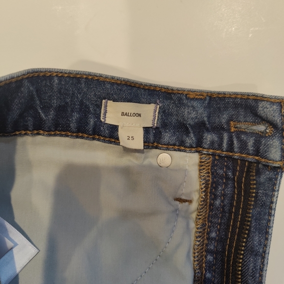 Madewell Balloon Jeans in Whistler Wash - Picture 12 of 12